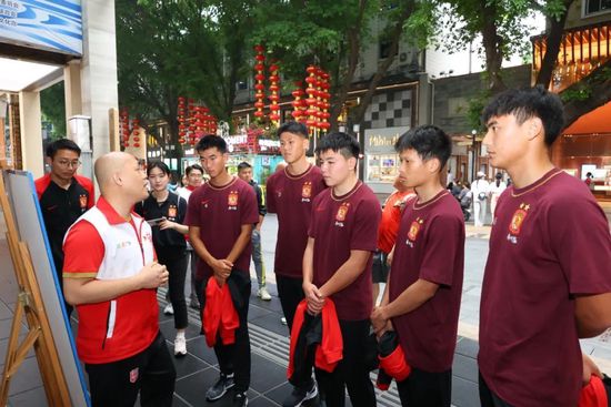 由演员沙溢首次转型导演的电影处女作《亲密旅行》，日前首次对外发布剧照